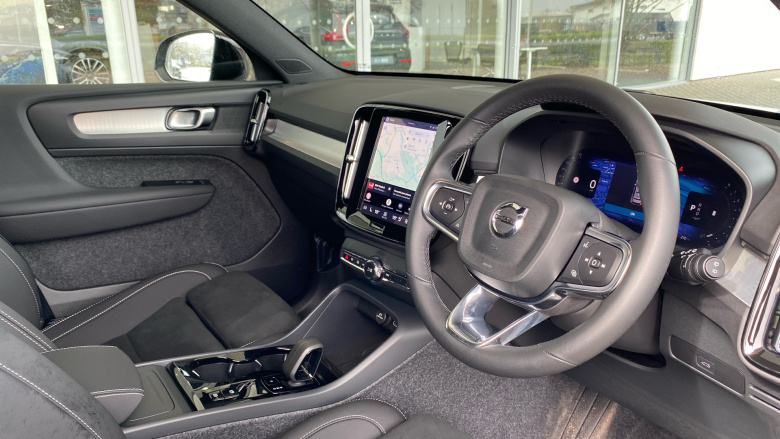 Volvo XC40 2.0 B4P Plus Dark 5dr Auto Petrol Estate